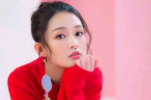 娱乐吃瓜姐李沁,娱乐圈的“吃瓜女王”，揭秘明星幕后故事